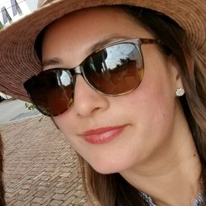 Meet your Posher, Raquel